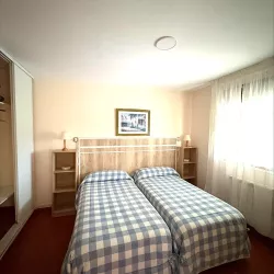 Interior del hospedaje en San Vicente de la Barquera